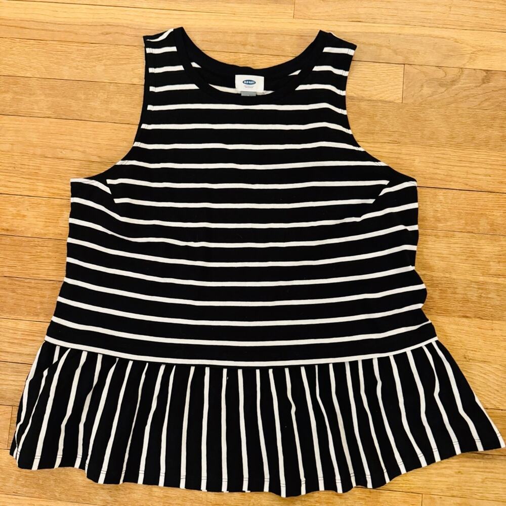 Old Navy black white striped pleated blouse tank top size large L
b69
